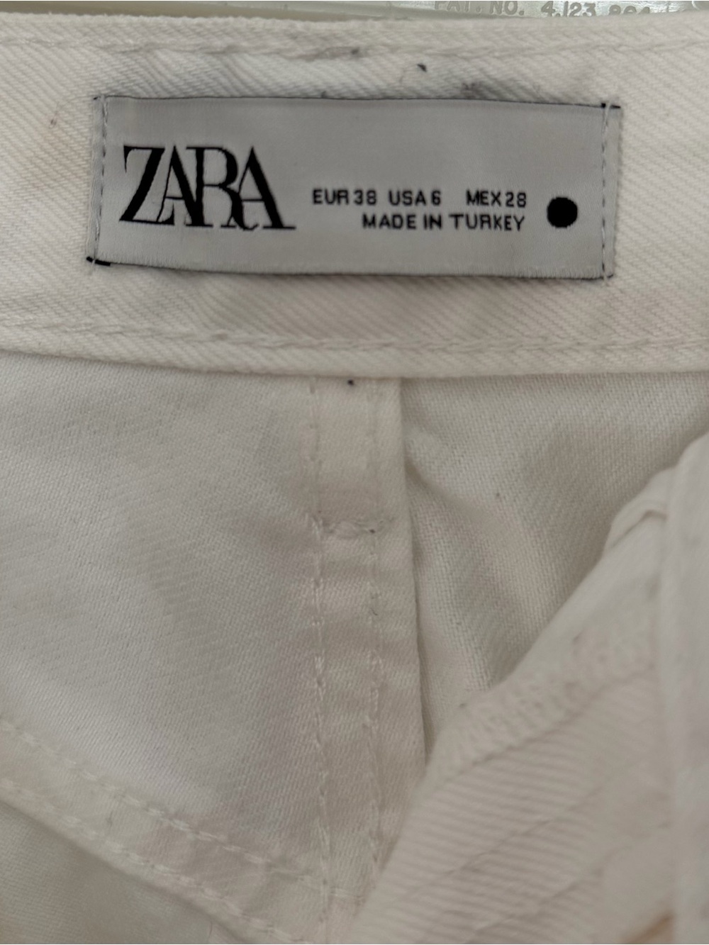 Zara White Jeans - Picture 3 of 4